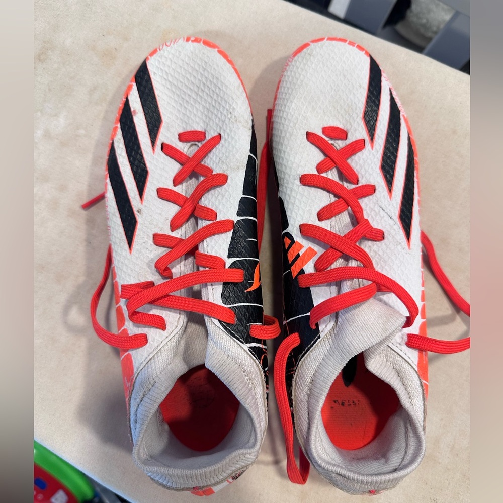 Boys soccer cleats, size 6.